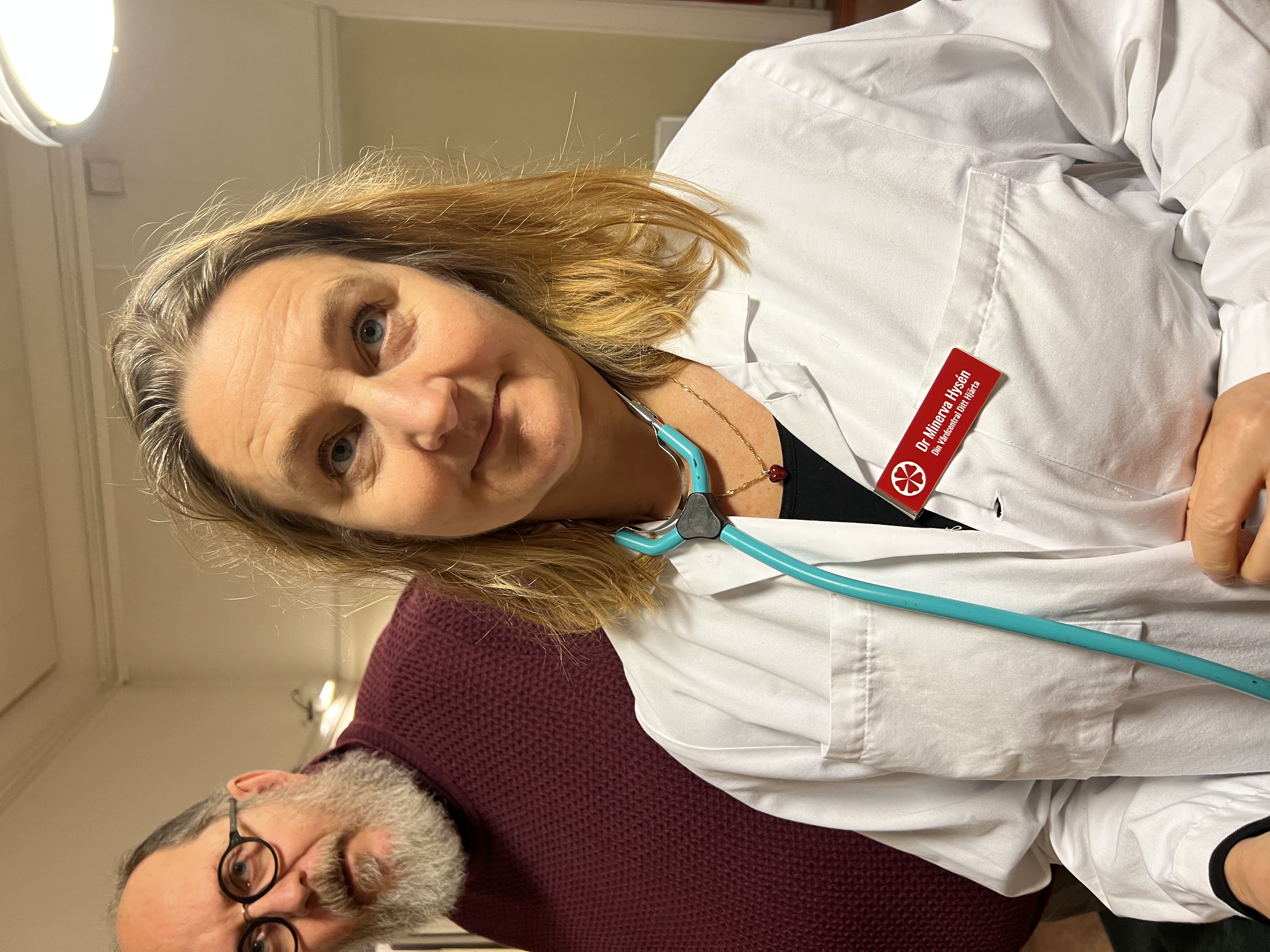 Dr Minerva Hysén med stetoskop